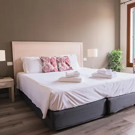 Guest house Casanova Ai Tolentini 3*